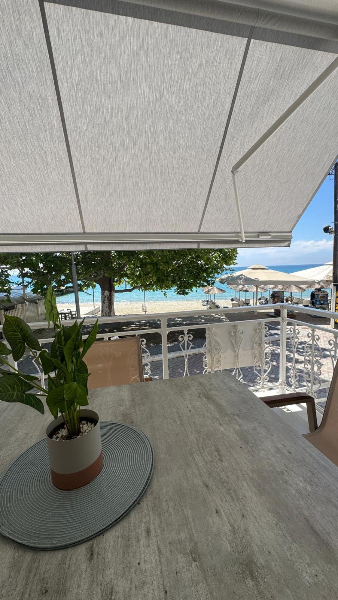 Апартаменты Zoe Seafront Aprt